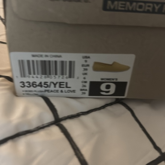 Bobs for Skechers Memory Foam yellow, Sz 9, canvas slip-on, machine washable. - Picture 3 of 3